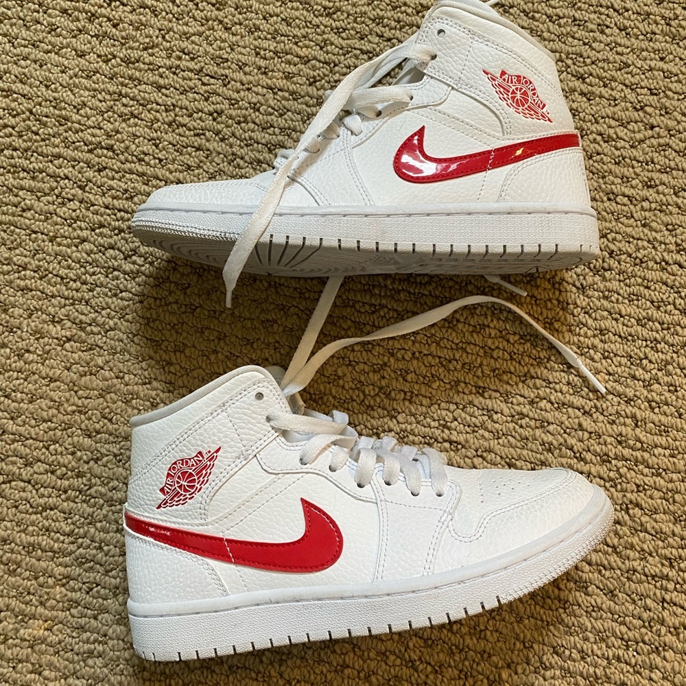 Nike Jordan 1 Mid white and red